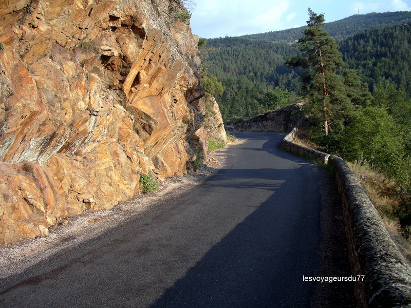 route difficile avec la caravane de 2m10 de large(mon ex caravane )