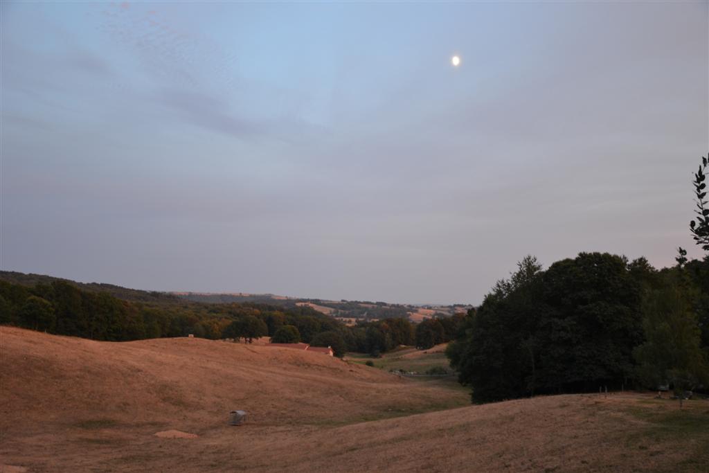 La Minerve Coucher de Soleil contre lever de Lune (Large).jpg
