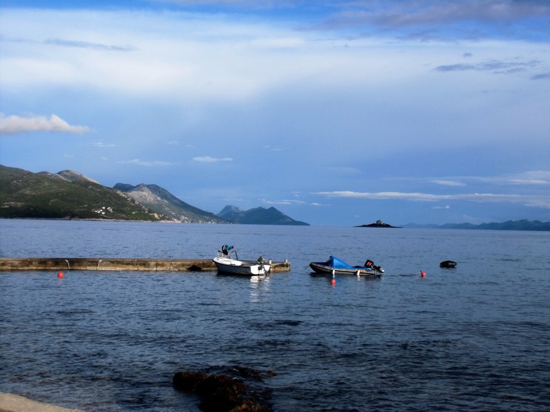 Orebic près du port pour l'île.jpg
