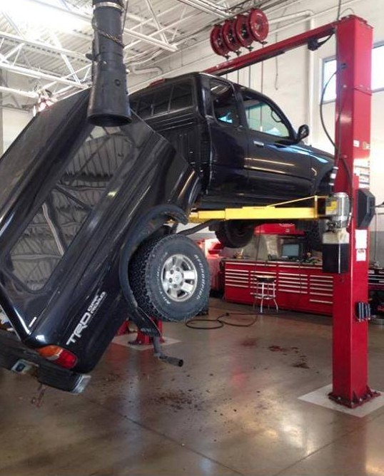 Toy Tacoma élévateur 2 colonnes.jpg