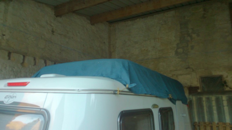 Bâche comme le recommande les anciens, avec le toit levé ! (landériba, moonarise)