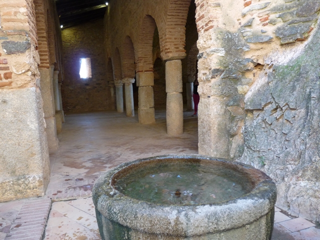 Patio de las abluciones de la mezquita de Almonaster la Real.JPG