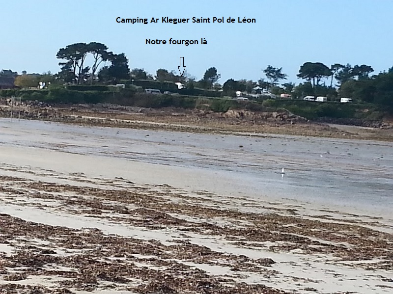 Camping Ar Kleguer depuis l'ilôt Sainte Anne au zoom.jpg