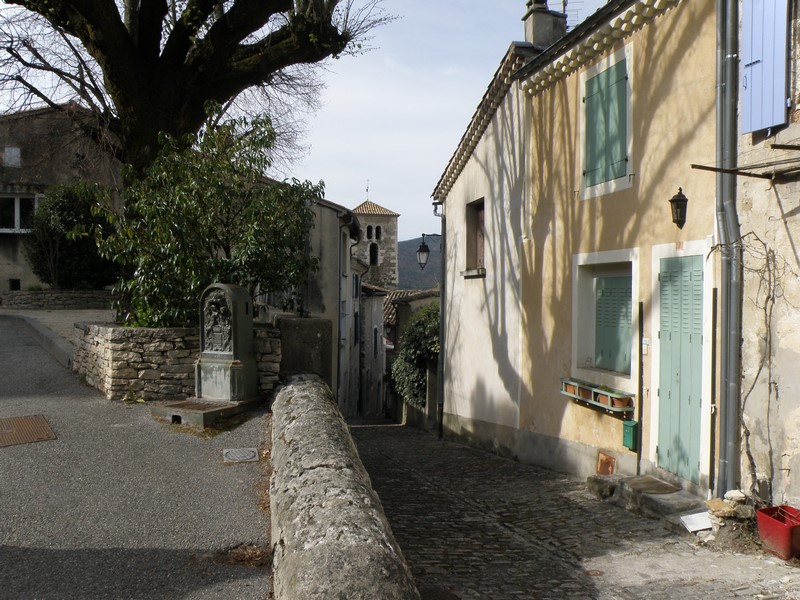 La fontaine  ! en haut du village !