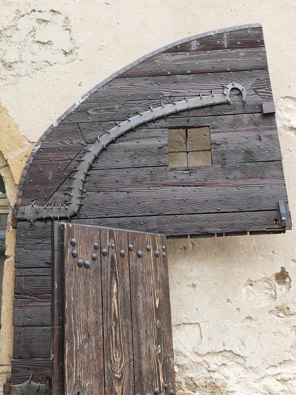 pas les mêmes charnières en magasin de bricolage