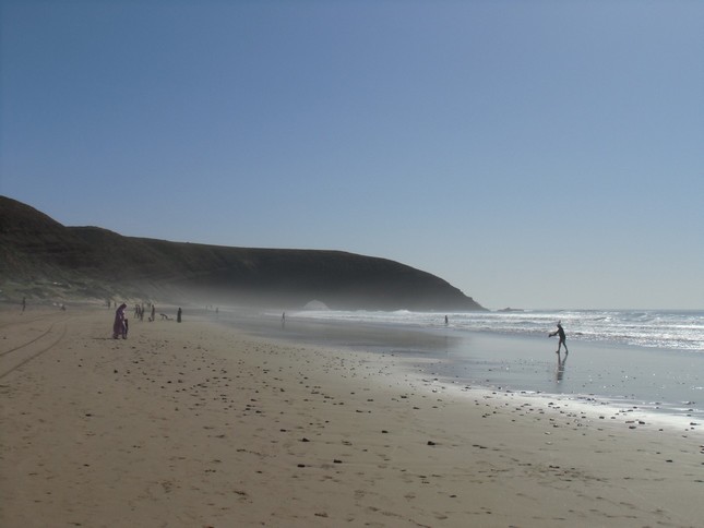 sur la plage des Arches de Legzira (dont l'une d'elle s'est écroulée en septembre 2016)