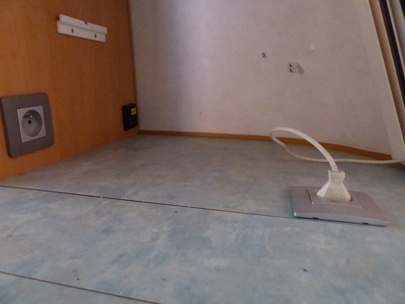 les 3 prises à gauche