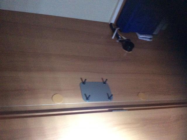 Intérieur penderie avec plaque pour consolider