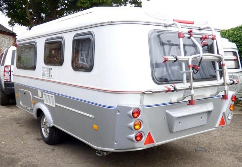 27530907-419-640x443 - Copie.jpg