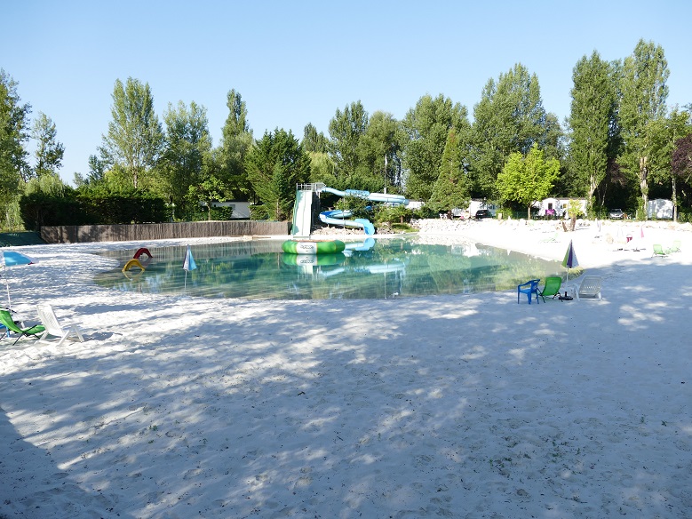 Piscine avec plage à Damiatte