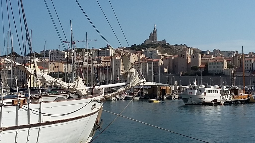 basilique Notre Dame de la Garde<br />dit la Bonne Mère , vue du port