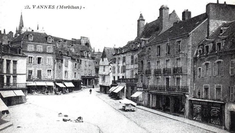 Vannes pl des Lices.jpg
