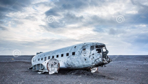épave-d-avion-du-dakota-islande-73879406.jpg
