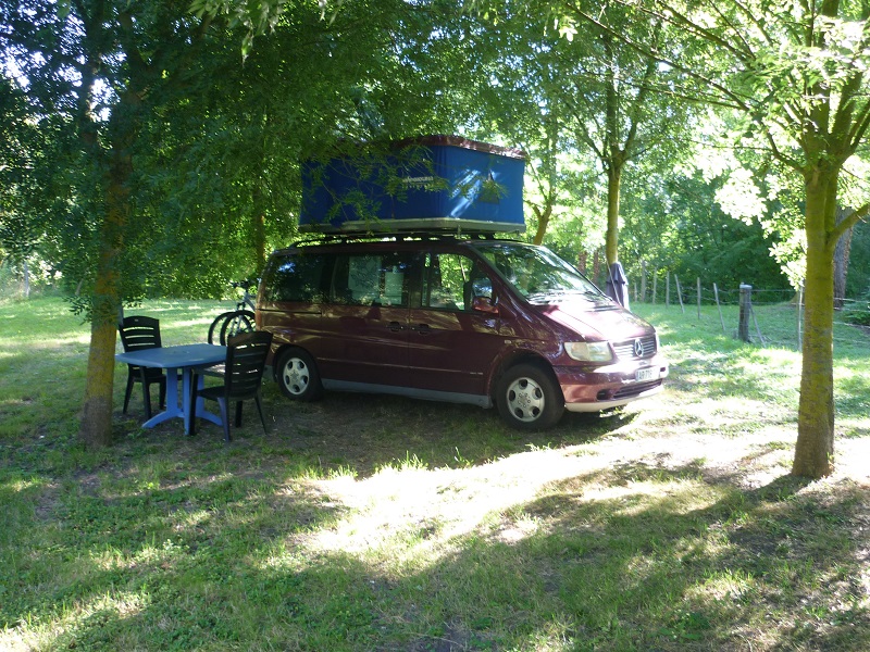 COPIE REDIMENSIONNEE V230 AVEC TENTE.jpg