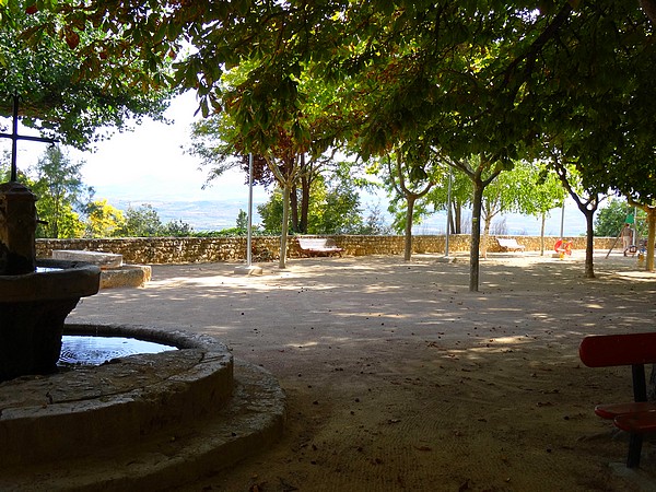 9 Borja. Place du village .JPG