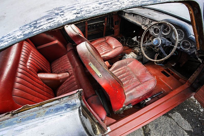 1186 Aston Martin DB4 Series III 1961 .jpg