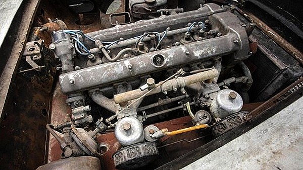 1187 Aston Martin DB4 Series III .jpg