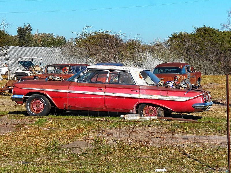 1224 Chevrolet Impala 1961 .jpg