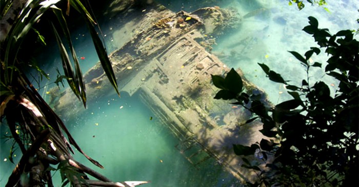 Avion de chasse japonais au large des Palaos.jpg