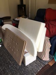 Plaques de mousse découpées et achetées à la manufacture Bonnet à Besançon pour 200 euros.