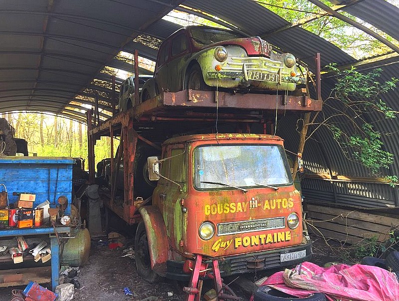 1329 International Harvester Loadstar Co 1700 (1965) .jpg