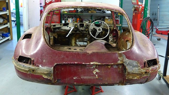 La Type E est une voiture de sport produite entre 1961 et 1975 à environ 72 000 exemplaires.<br />Elle se décline en trois modèles, cabriolet, coupé et 2+2.<br />La série 2 qui est la version la plus récente embarque un moteur V12 de 5,3L.