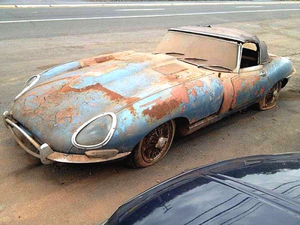 A savoir que le V6 était plus performant que le V12 … <br />Extrapolé de la Type D (compétition) cet engin est particulièrement délicat à piloter.