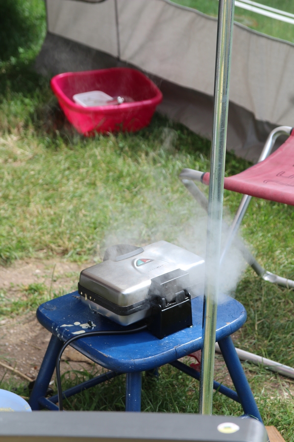 Le gaufrier en plein travail