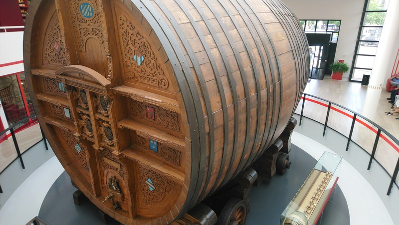 Le foudre, 20 T de bois, vide ! et 24 boeufs