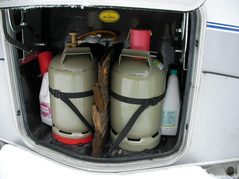 On peut échanger ces bouteilles de gaz seulement. Recharge ont interdit. Prix pour un remplissage entre 8-12€. Courante en Allemagne/Suisse/Autriche.