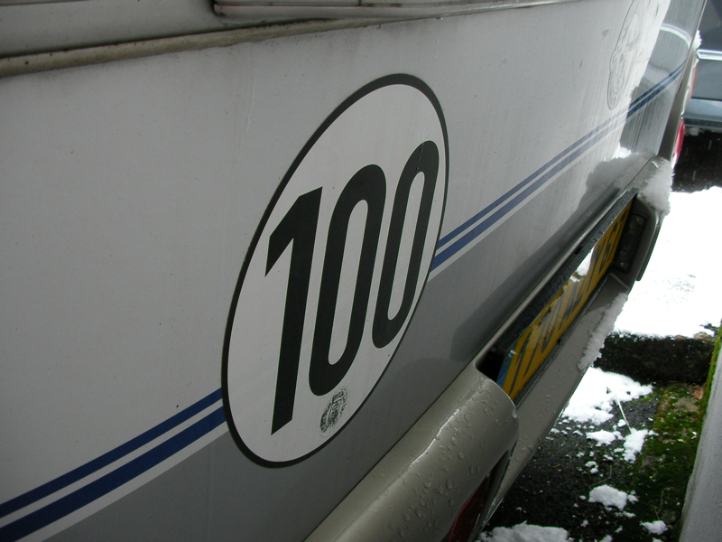 Avec cette plaque, je peux aller 100km/h en Allemagne. Caravane être en général limité à 80 km.