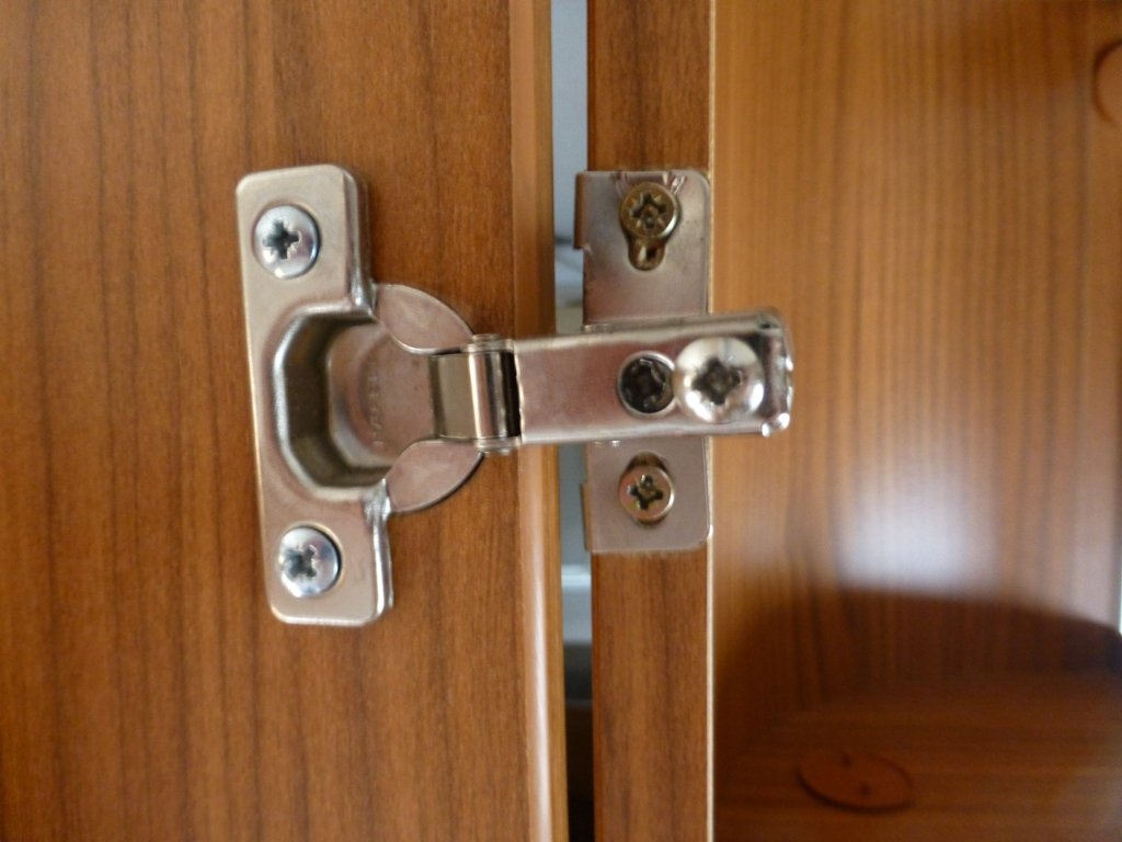 03 charnière porte toilette - lavabo.JPG