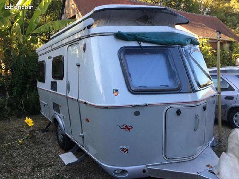 Caravane ERIBA 540 GT FOREVER YOUNG<br />15 000 €<br />12/11/2019 à 09h18<br /><br /><br />Critères<br />ANNÉE-MODÈLE<br />2010<br />Description<br />Chauffage à air pulsé<br />Déplace caravane Mover Truma<br />Omnistor avec safari<br />Roue jockey avec pèse flèche<br />Trappes d’accès aux coffres droite et gauche<br />Cabinet de toilette WC<br />Réfrigérateur<br />Stabilisateur AL-Kbo<br />Roue de secours<br />Remisée dans hangar