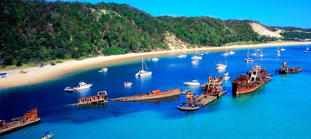 1886 Les-epaves-de-Tangalooma-ile-Moreton-Australie .jpg