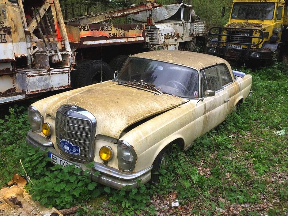 1905 Mercedes 220 SE Coupé (1963) .jpg