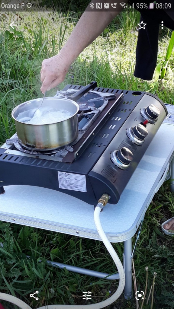 Screenshot_20191129-080940_Photos.jpg (236.64 Kio) Vu 14110 fois Plancha gaz 3 bruleurs avec grille de gaziniere recuperee