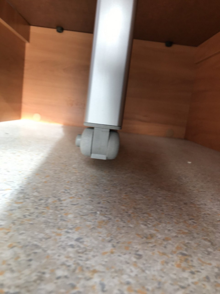 pied table dinette.jpg (110.7 Kio) Vu 6036 fois pied table