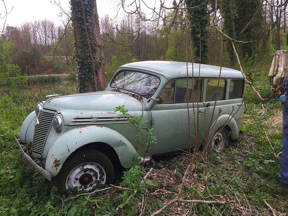 1955 Renault Juva 4 Dauphinoise break R2101 (env. 1960) .jpg
