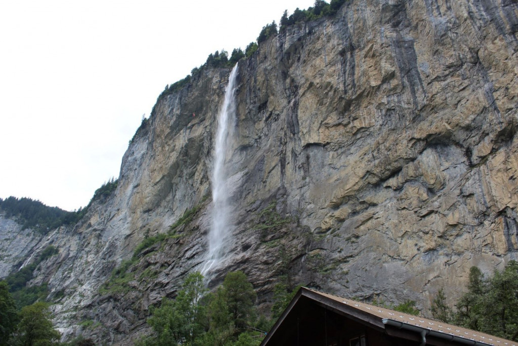 1IMG_1511.JPG (269.27 Kio) Vu 11453 fois Encore une cascade dans la falaise