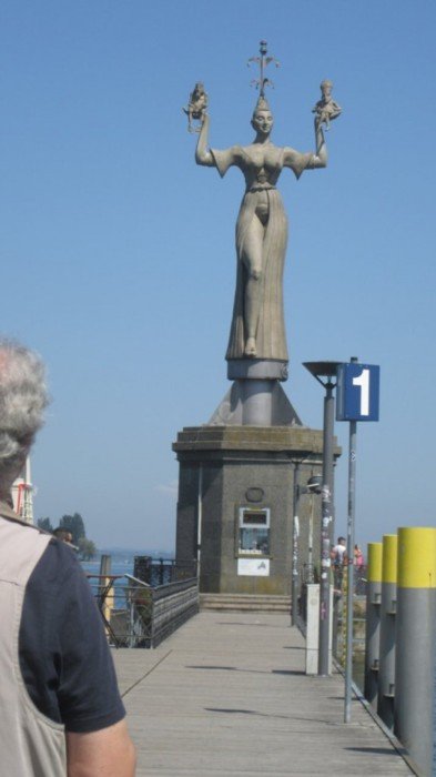 Constance : Statue de l'Imperia et notre ami Papitou de dos !!