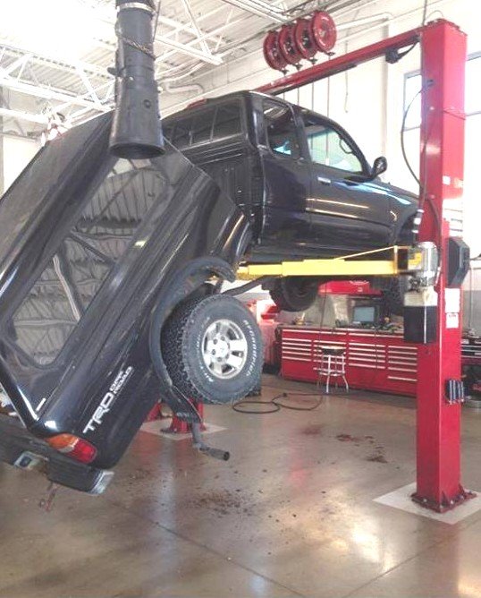 Toy Tacoma élévateur 2 colonnes.jpg