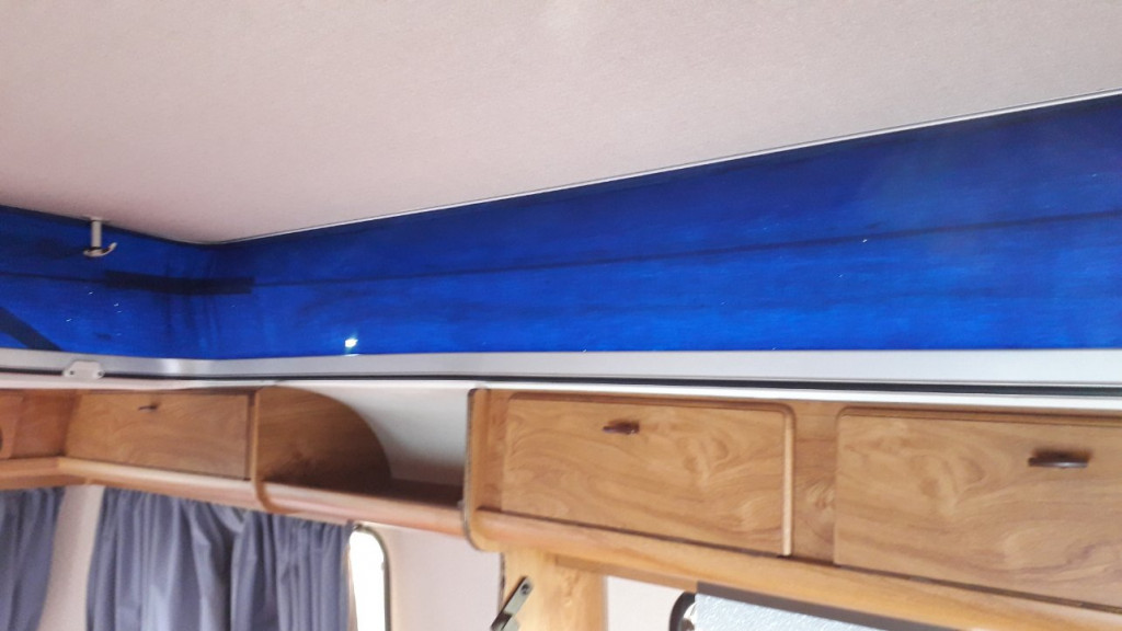 Dormir sous un ciel bleu azur