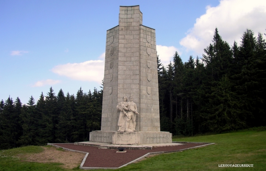 Mémorial de la résistance au sommet du mont Mouchet.