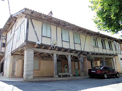 Réalville_-_Place_des_Arcades_(ancienne_place_Nationale_ou_place_Royale)_-2.JPG