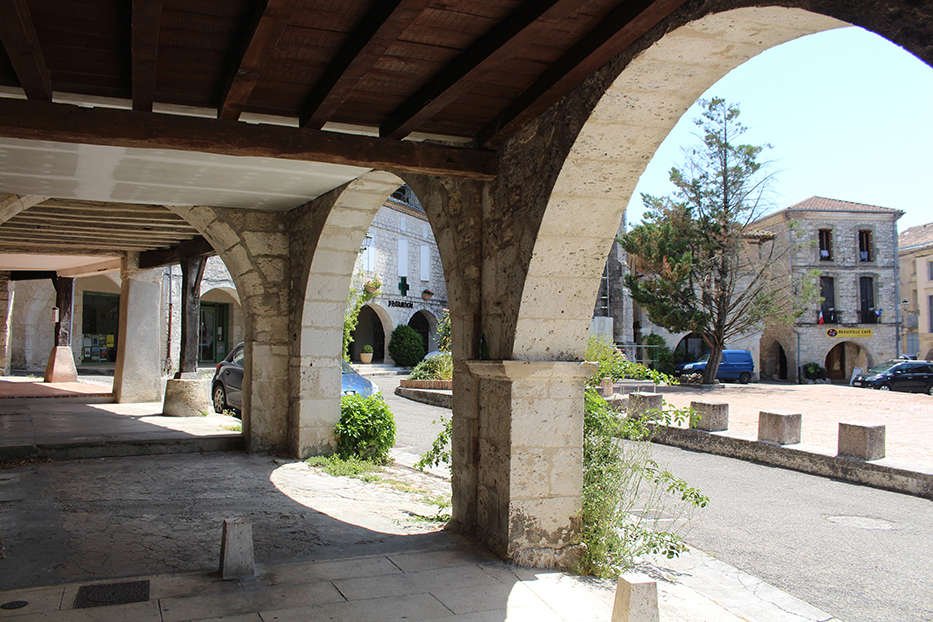 Promenade sous les arcades