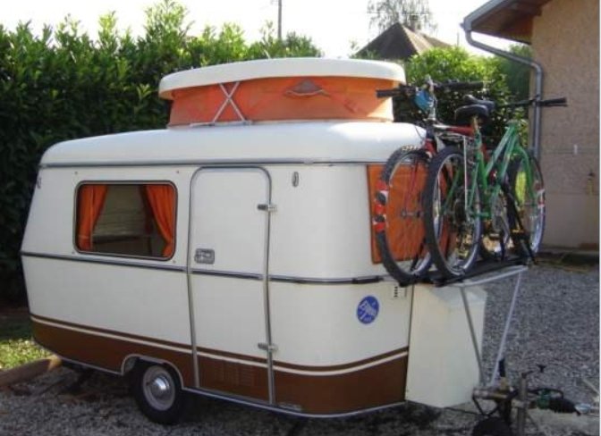 Porte vélo au dessus du coffre à gaz.jpg