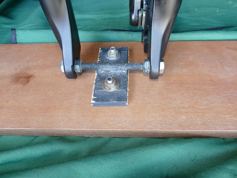 ecroux intérieurs montés au loctite