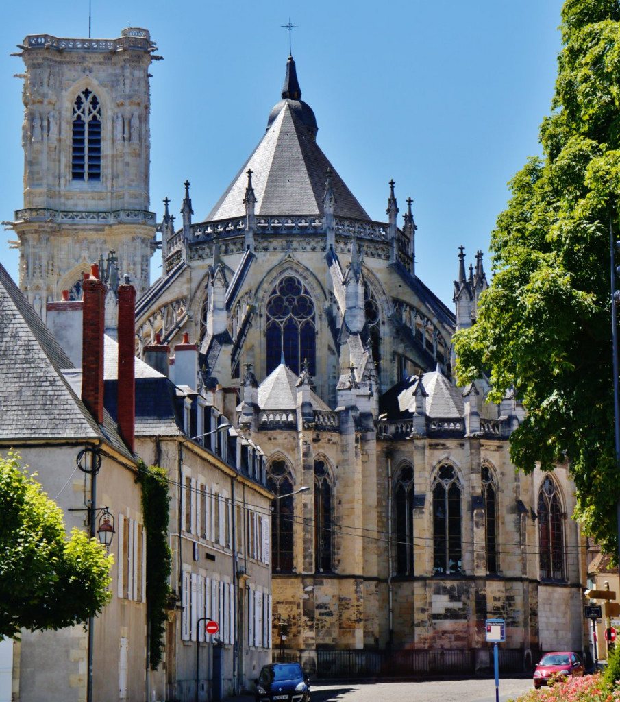 Nevers_Cathédrale_St._Cyr__Ste._Julitte-Zairon.jpg