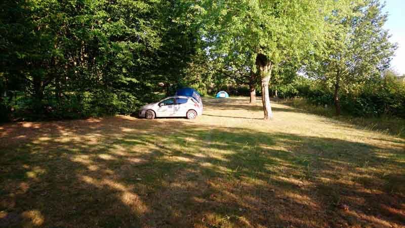 Camping-Les-Chenes-Valencay-14_Exterieur_PlaceTente.jpg