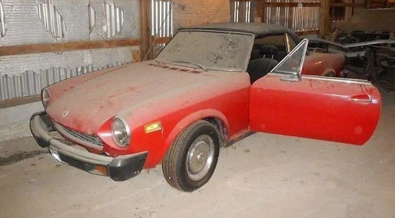 Fiat 124 Spider 1977.jpg